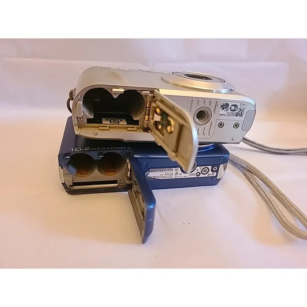 Kodak EasyShare C180 blue & HP Photosmart M537 silver digital cameras for parts